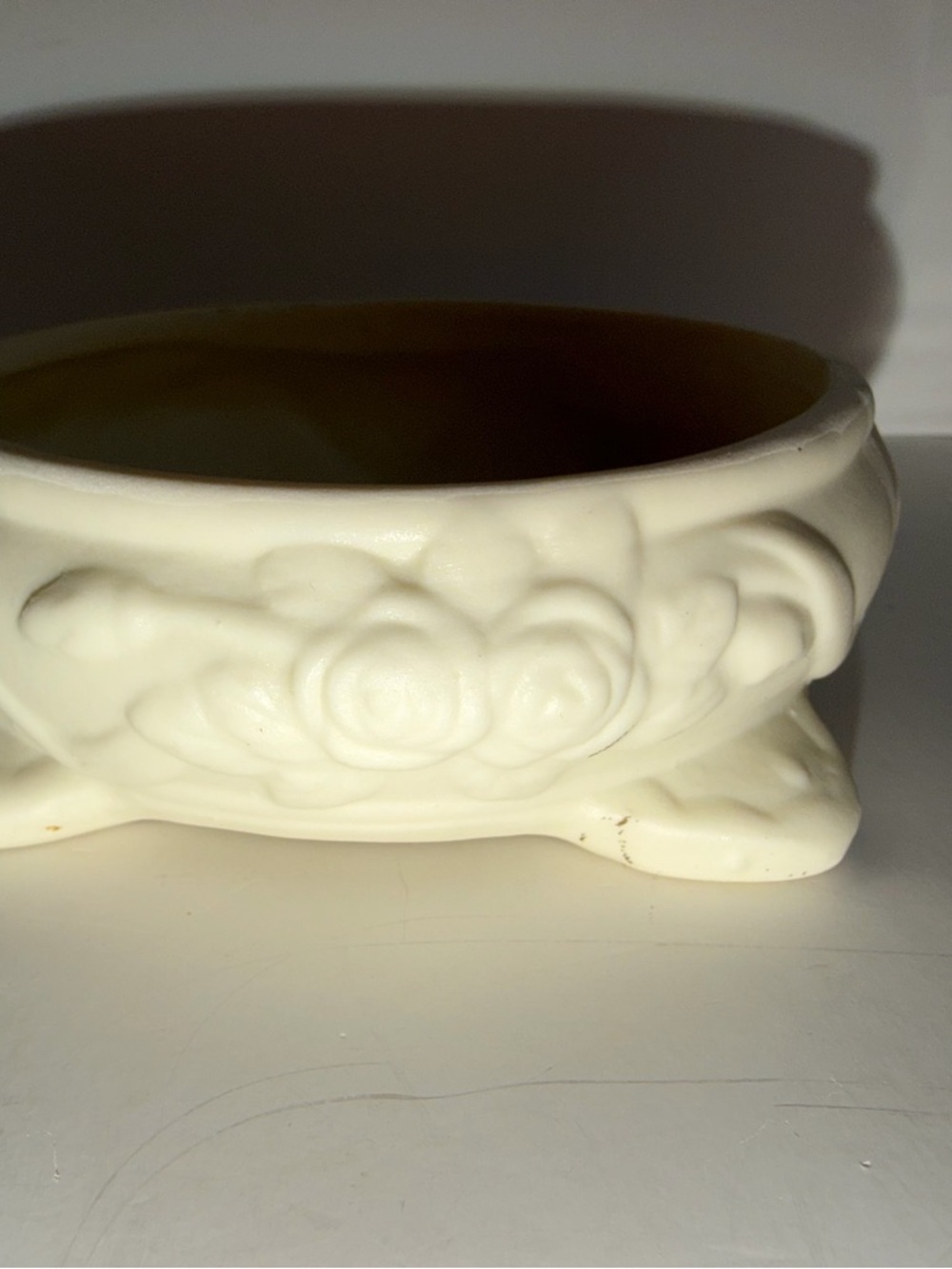 Vintage White Bisque Porcelain Footed Trinket Box - Picture 10 of 11